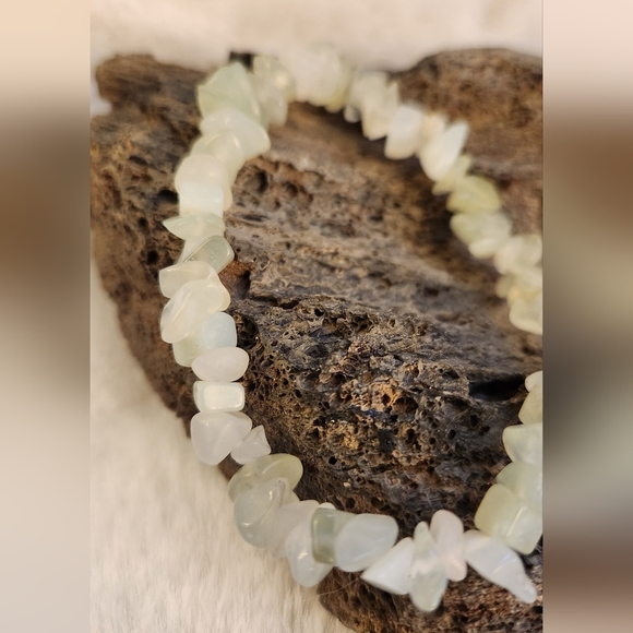 Light Green Crystal Bracelet - Picture 4 of 4